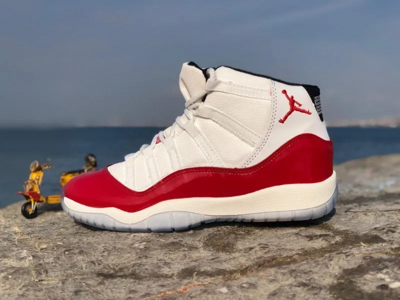 Jordan 11 Ретро Белый и черный