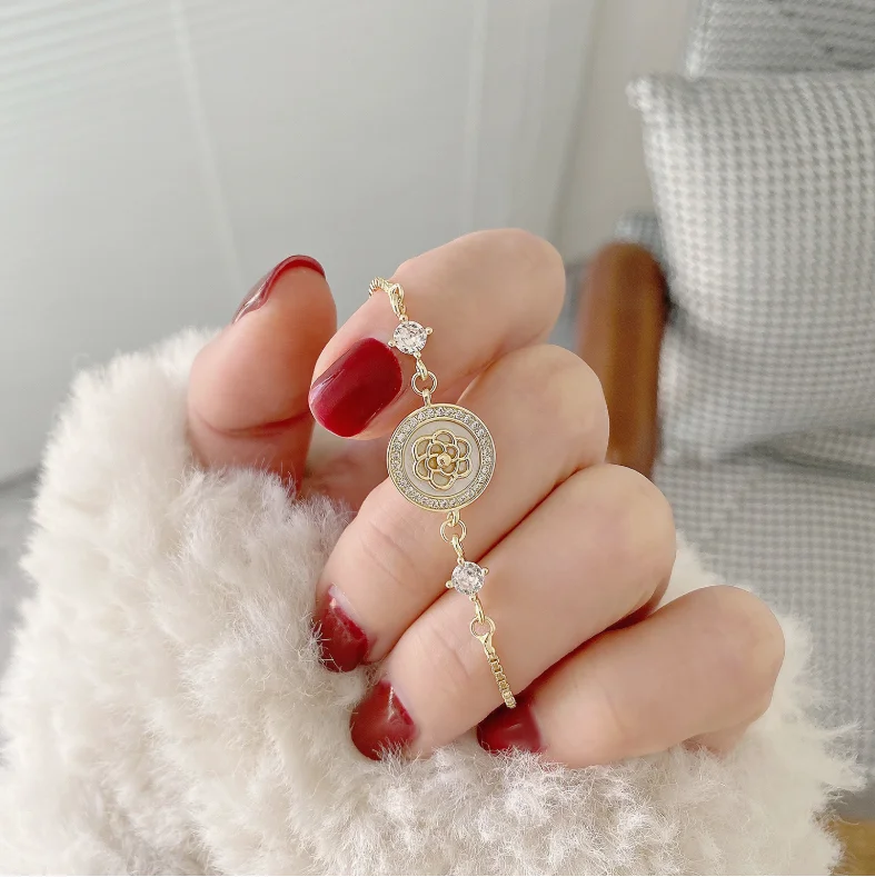 

free shipping 2021simple Shell and camellia link bracelet with box ,Women Fashion Elegant Jewelry