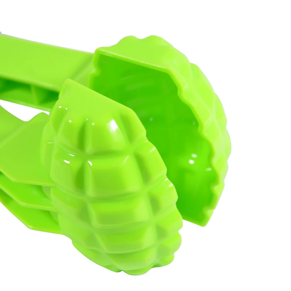 

Snowball Maker Anti-Freeze Hand Plastic Snowball Clip Winter Snow Sand Mold Tool Outdoor Fun Sports Toys for Kids Children Gifts