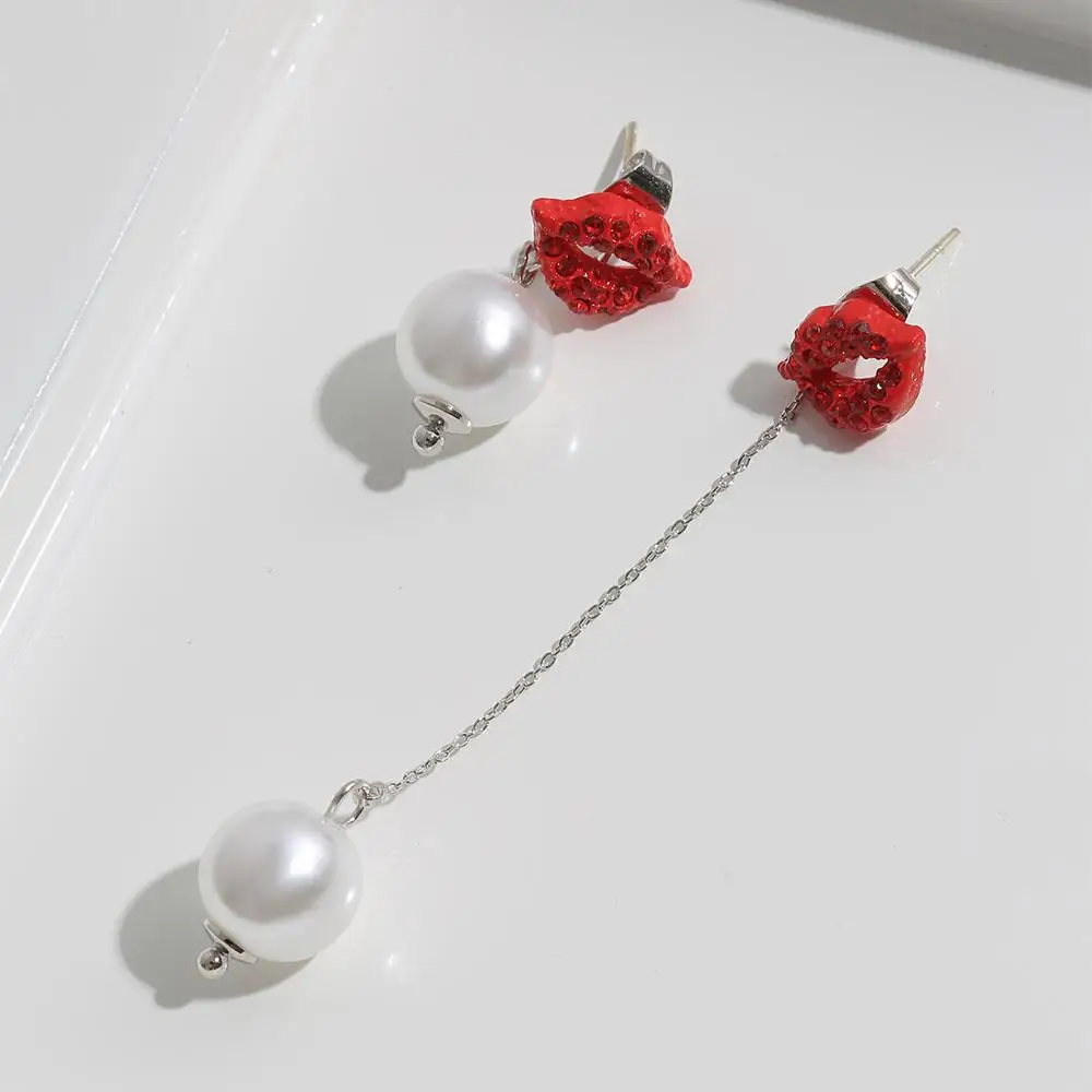 Серьги Neoglory женские Асимметричные с красными губами и белыми шариками 2020 |