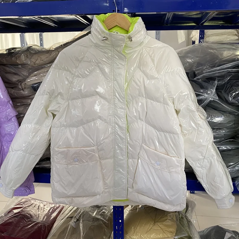 

Женская куртка на белом утином пуху, однотонная блестящая теплая куртка большого размера с воротником-стойкой, Осень-зима 2021