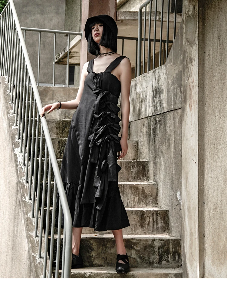 [EAM] New Spring Summer Spaghetti Strap Sleeveless Black Ruffles Split Joint Long Temperament Dress Women Fashion JW631