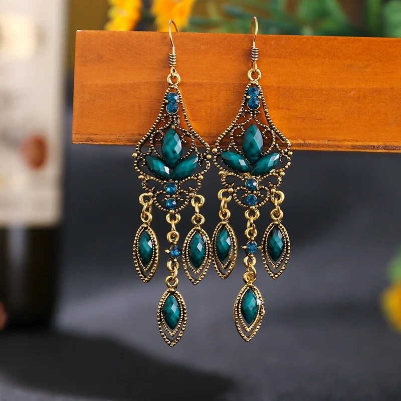 

Fashion Classic Personality Big Texture Hollow Long Earrings Diamond Female Earrings