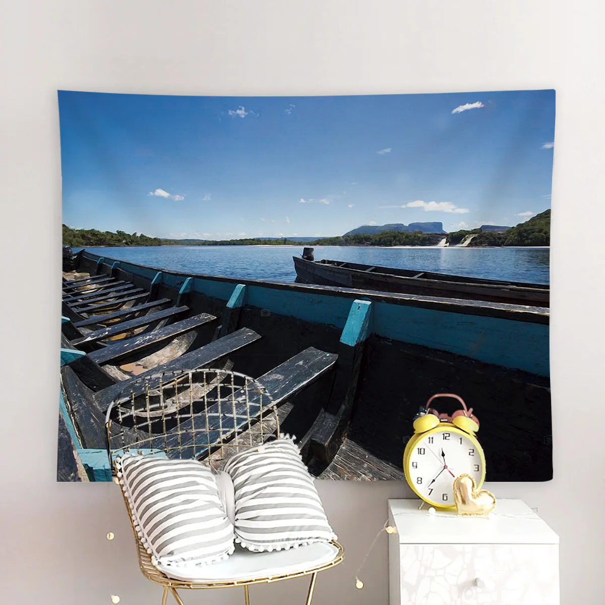 Голубая деревянная лодка перед водопадом хача в лагуне Настенный декор гобелен