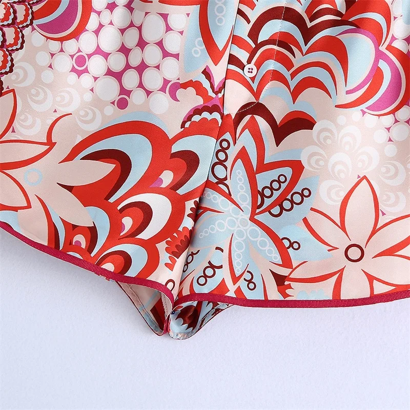 

2021 TRAF Women With Buttons Floral Print Shorts Vintage High Elastic Waist Female Short Pants Streetwear