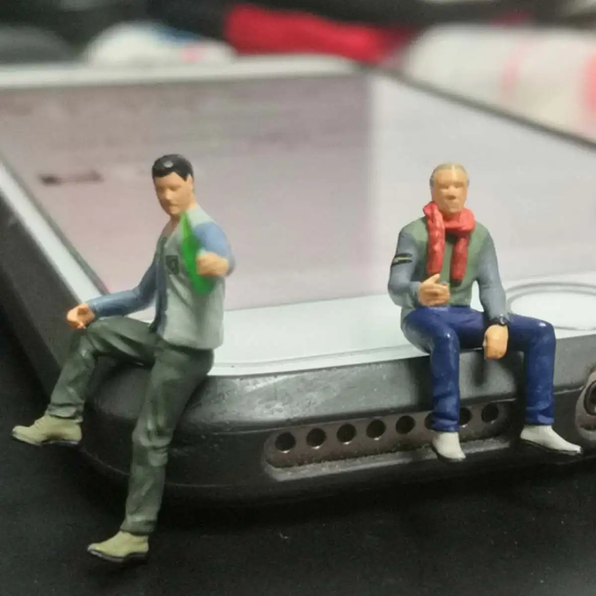 

Realistic 1/64 Scale Resin Race Medal Figures Model Gift For Kids Casual Party Picnic Drinking Beer Scene Character Model