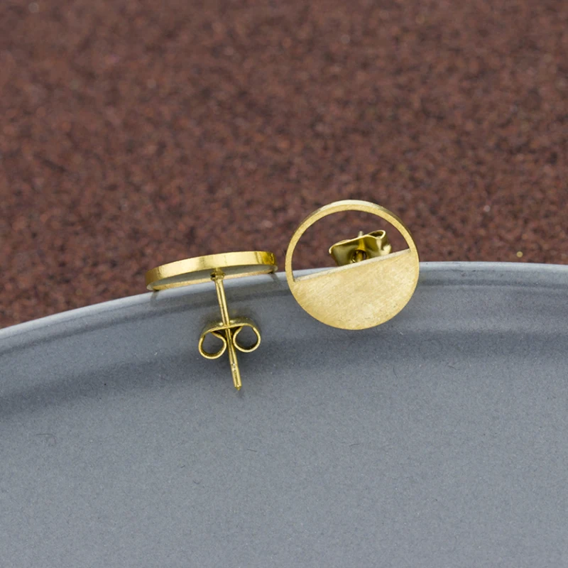 Изящные Ювелирные изделия полукруглые женские серьги-гвоздики золотистого