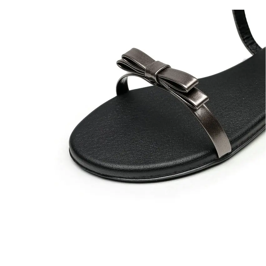 Женские босоножки из искусственной кожи QUTAA черные на низком устойчивом каблуке