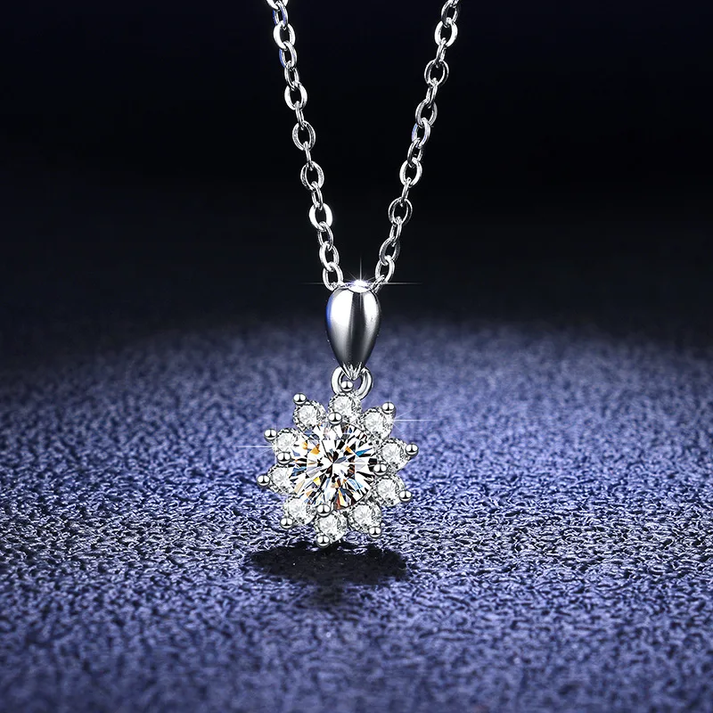

1.0 CT Moissanite Necklace S925 Sterling Silver Snowflake Pendant Women Fashion Classic Lncluding Silver Chain