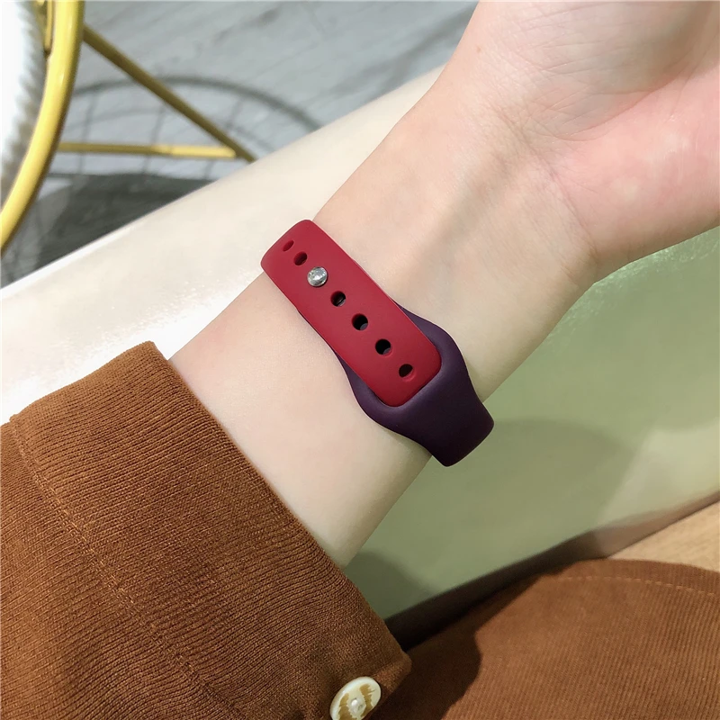 

2 silicone strap +Case For Apple Watch band 44mm 40mm 42mm 38mm Protector Cover belt correa bracelet Iwatch Series 6 5 4 3 SE