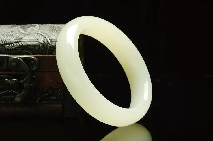 

Hetian jade bracelet womens Children's ブレスレット Natural A Grade Topaz and Sheep Fat Jade Kunlun White Jade bracelet luxe
