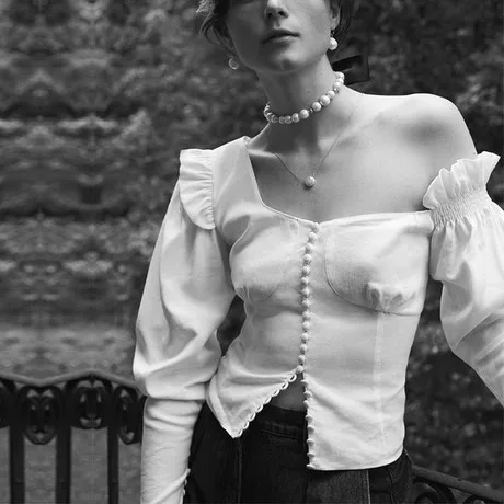 

[DEAT]Women's long sleeve court style off the shoulder top 2021 off one shoulder ruffles slim short top female WP62200L