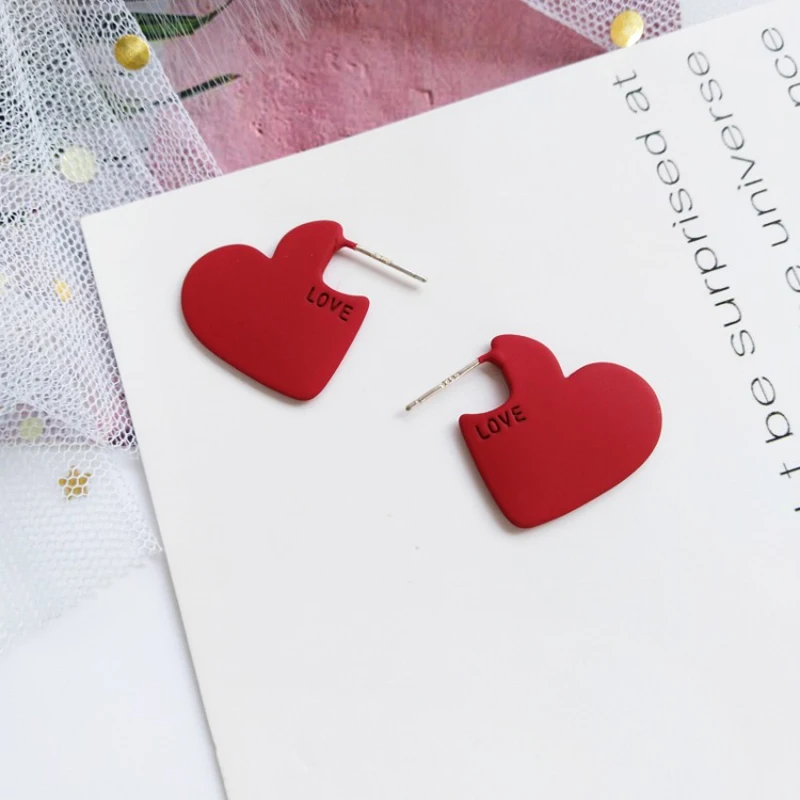 Шамир Хань вариант с надписью LOVE Милые красным сердцем и серьги в форме контракт C