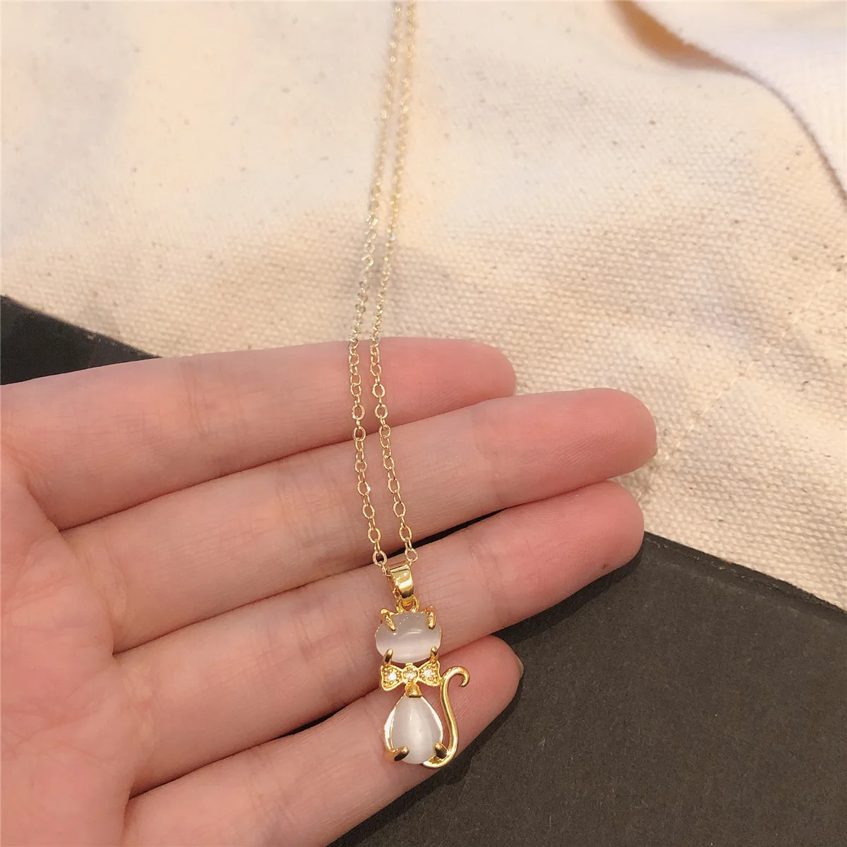 

Ladies Copper Plated Real Gold Zircon Necklace Bear Elk Mermaid Cygnet Pattern Necklace Devil's Eye Clavicle Chain