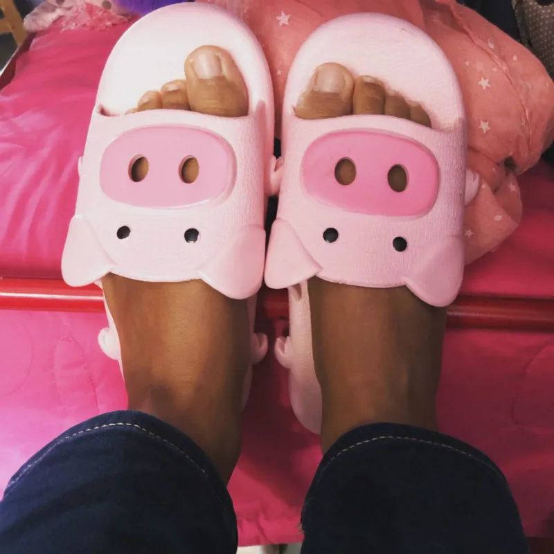 Шлепанцы женские на плоской подошве Нескользящие прочные сандалии платформе для