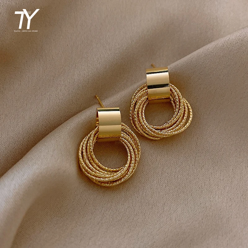 

Retro Metallic Gold Multiple Small Circle Pendant Earrings 2020 New Jewelry fashion Wedding Party Unusual Earrings For Woman