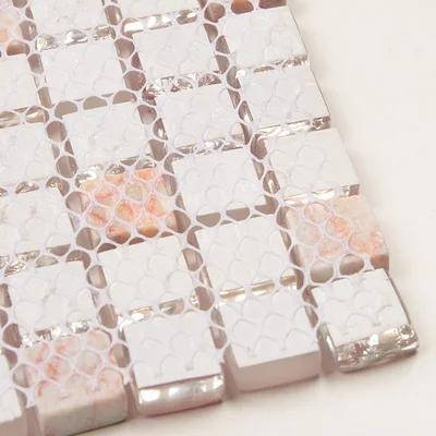 Толщиной 8 мм Цвет: фиолетовый розовый с украшением в виде кристаллов Стекло