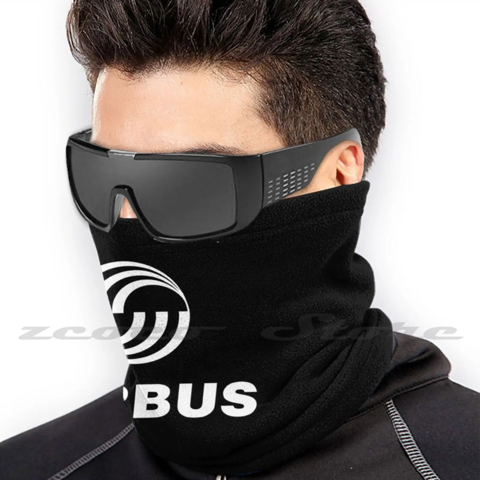 Головной убор с белым логотипом для взрослых и детей |