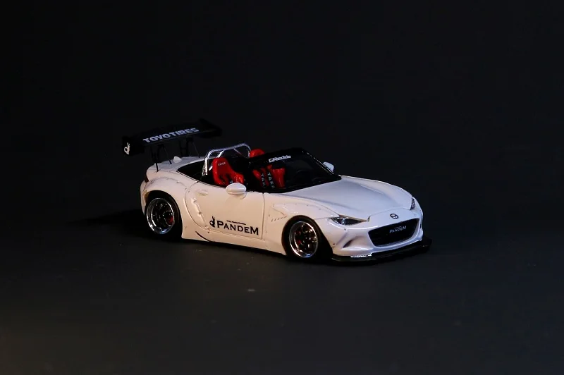 Модель автомобиля с литым давлением в уличном оружии 1:64 Mazda MX-5 Roadster Pandem Rocket Bunny |