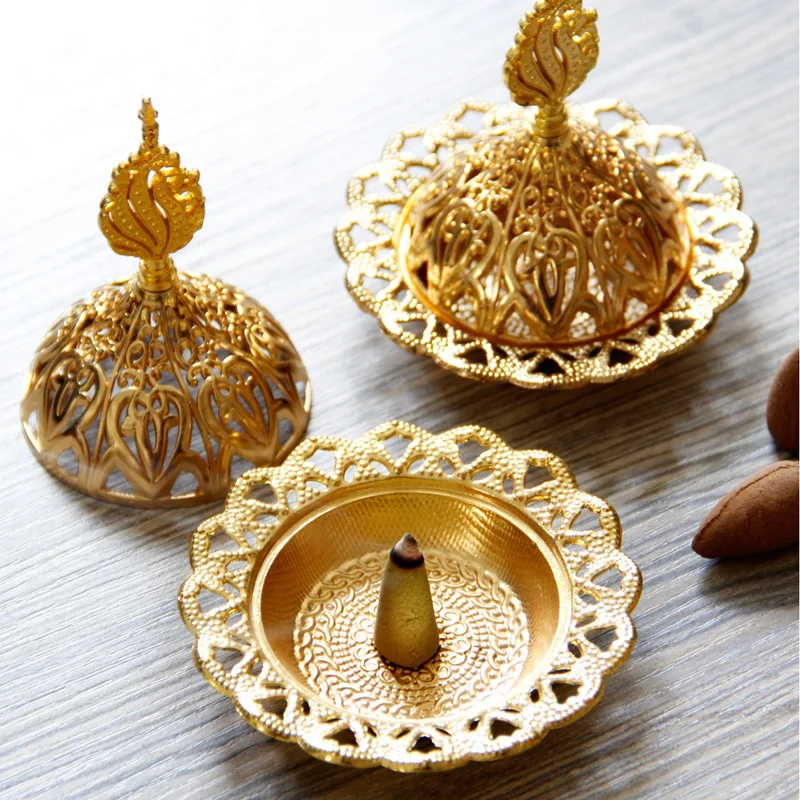 

Middle Eastern Style Incense Burner Luxury Gold Metal Mini Censer Chic Buddhism Incense Holder Aromatherapy Furnace Home Decor