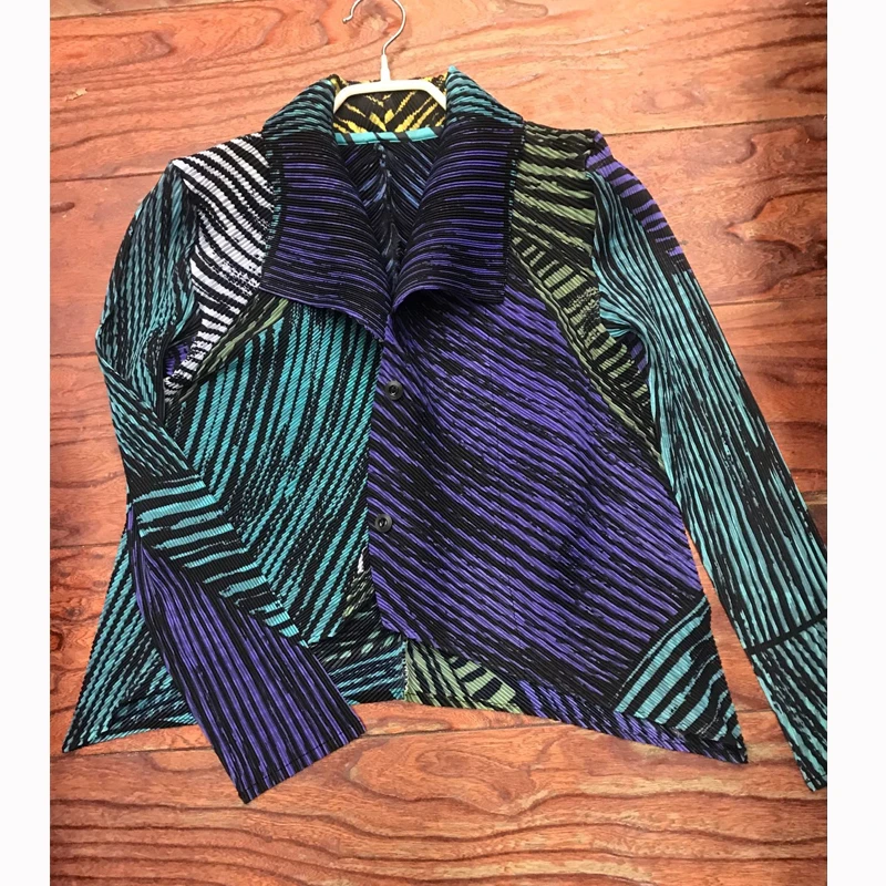 

Miyake Fold Pp Series Printed Fashion Long Sleeve Two-grain Button Long Sleeve Slim Fishtail Design Coat