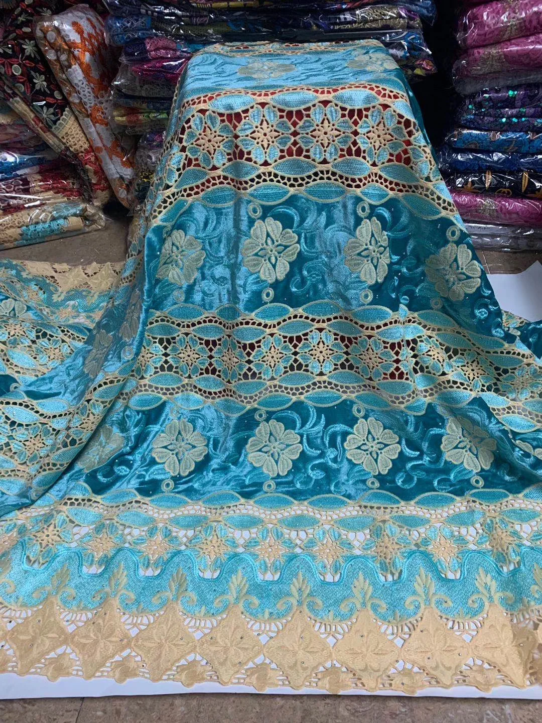 

Top Quality Guipure Cord Lace 2020 Nigeria African Velvet Lace Fabric with stone French Cotton Water Soluble For Party Materia