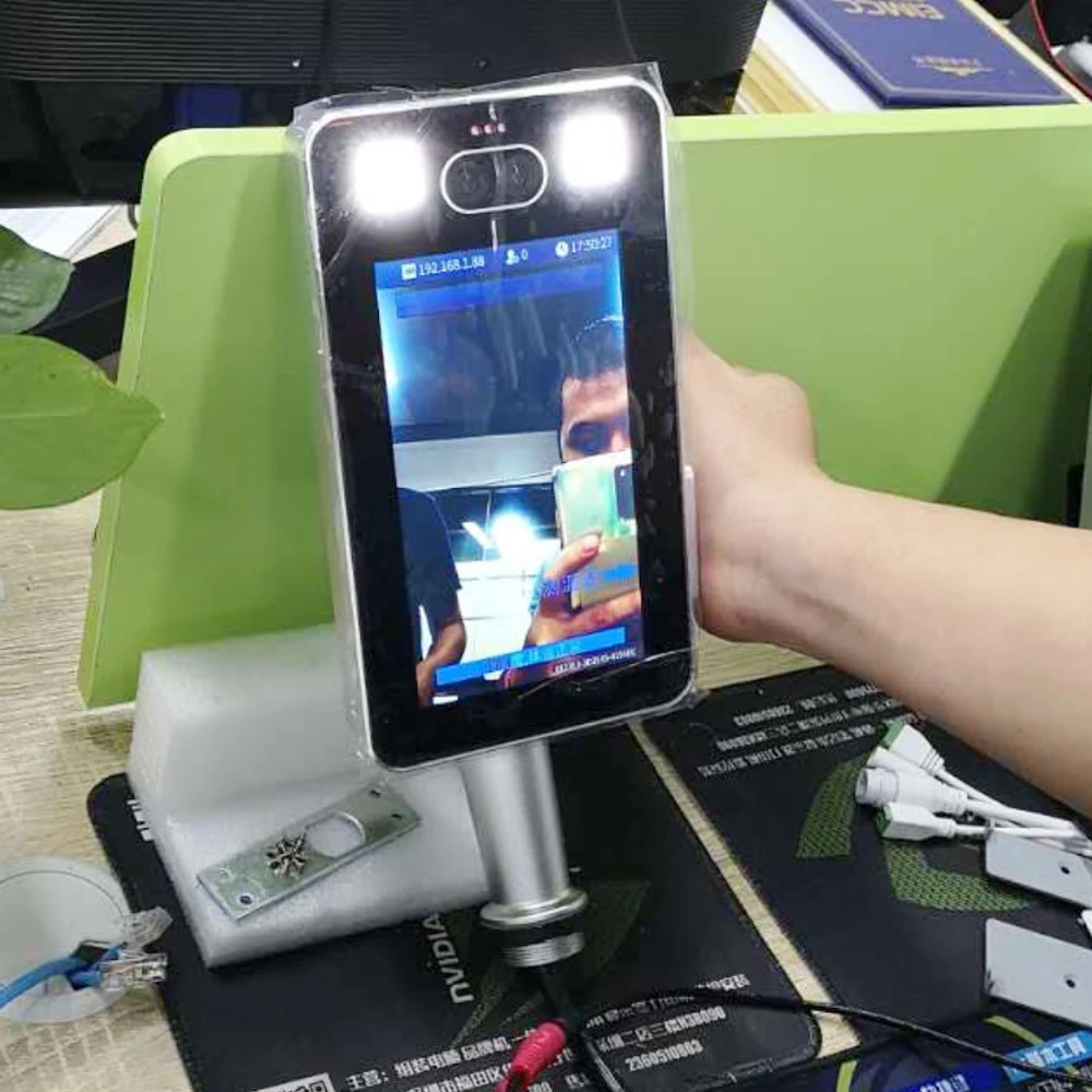 Контроль доступа к лицу измерение температуры на запястье бесконтактный