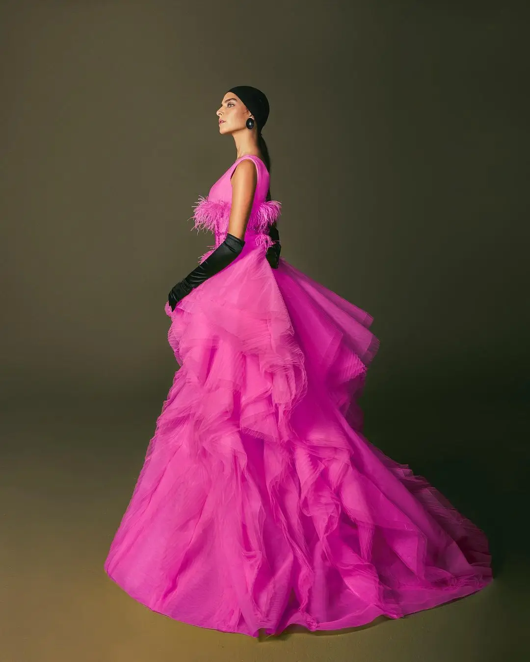 Charming Puffy Gorgeous Prom Dresses V Neck Feathers Crystals Ruffles Tulle Ball Gown Women Long Evening Party Gowns Custom Made | Свадьбы и