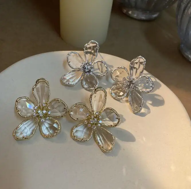 

Высококачественные роскошные серьги с прозрачными драгоценными камнями, милые элегантные женские серьги-гвоздики с кристаллами