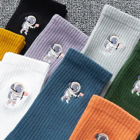 Носки женские зимние в Корейском стиле с забавной вышивкой, милые модные носки-капельки средней длины с изображением астронавта, кавайные с...