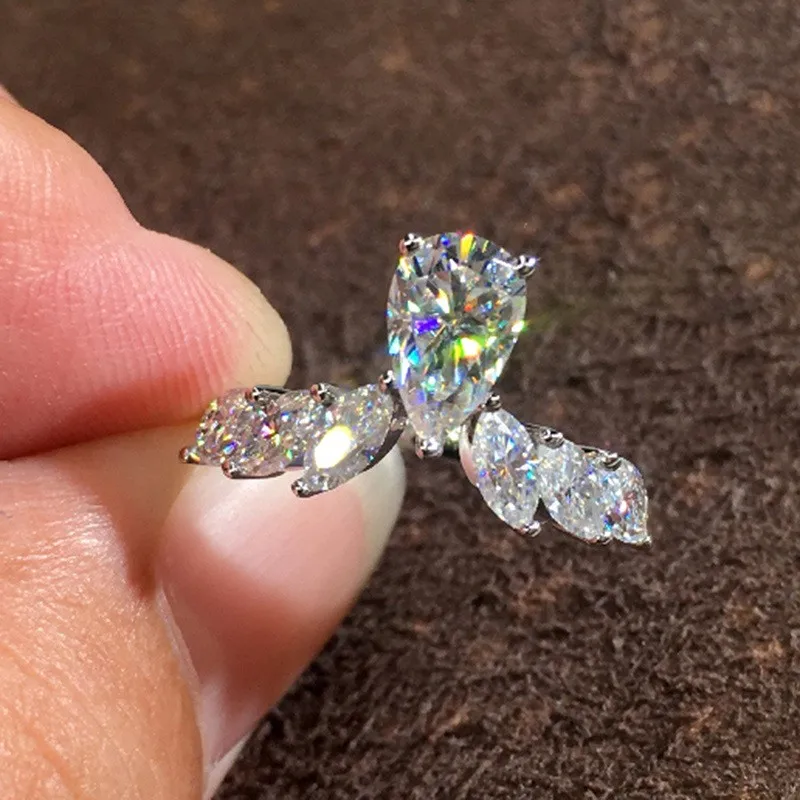 

Hot Sale White Geometric Teardrop Oval Crystal Rhinestone Zircon Ladies Ring for Women Party Wedding Engagement Bridal Jewelry