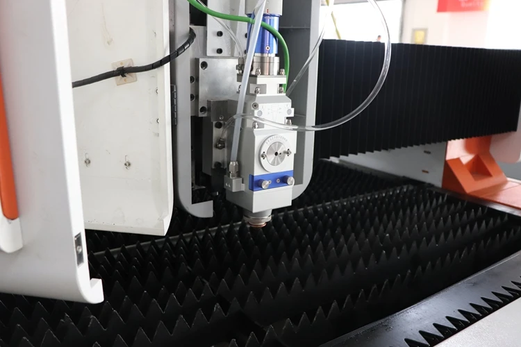 CNC fiber laser cutting machine AKJ1530F2 for stainless and carbon 500W high speed head | Инструменты