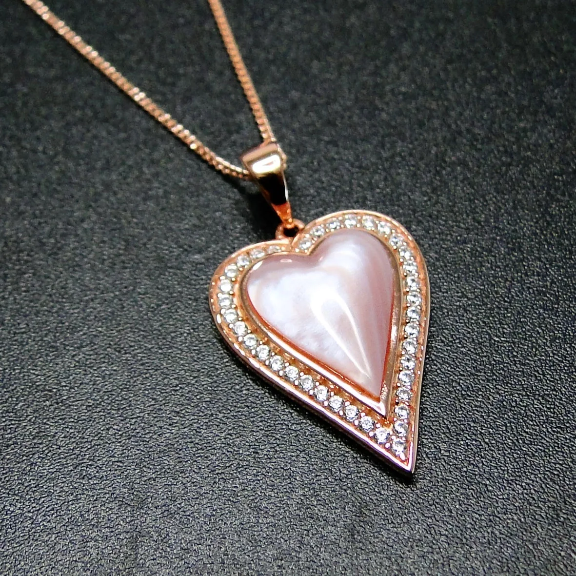 

Beautiful 925 Sterling Silver Natural Mother Of Pearl Pink MOP Heart Pendant Necklace For Women Gift