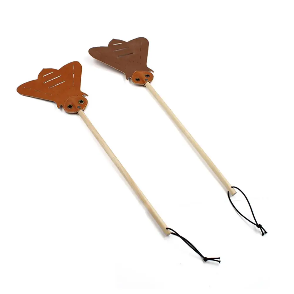 

Handheld Bee Shaped Leather B-ug Swatter Long Wooden Handle Smooth Surface Fly Swatter Mosquito Fly Killing Bat