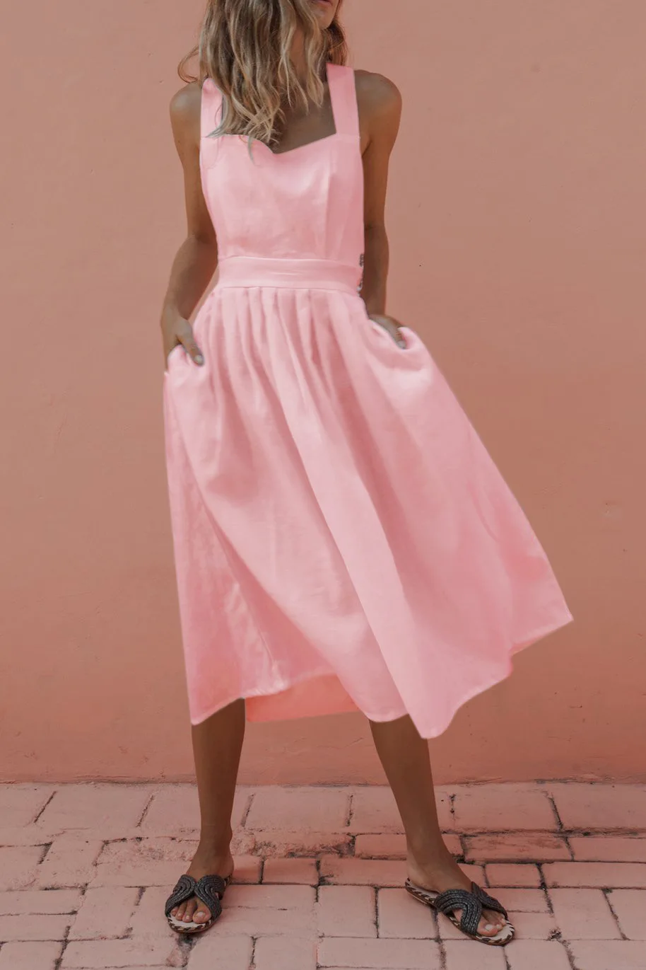 

Summer new sexy straps, buttons, waist pockets, pleated dress women
