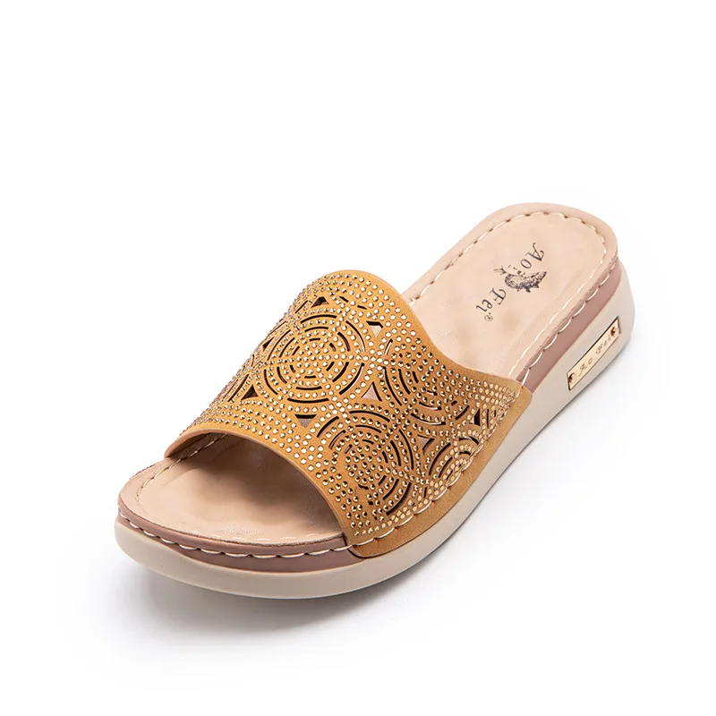 

Beach Shoes On A Wedge Fretwork Heels House Slippers Platform Glitter Slides Med Slipers Women Sabot Jelly 2021 Fabric Basic PU