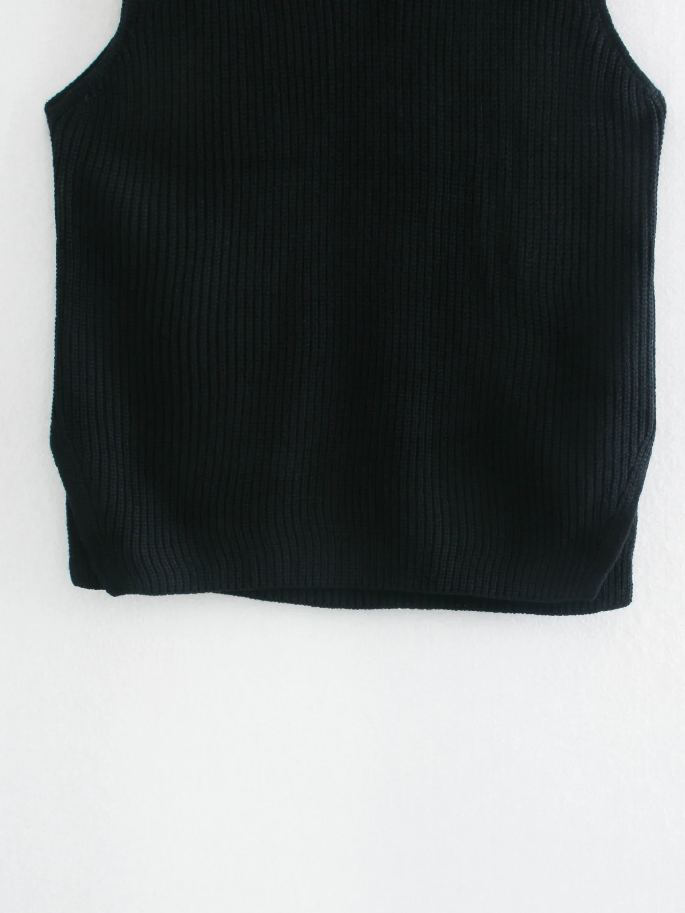 

2020 Free Inspirit New Arrival Winter Female Pullovers Short V-neck Black White Fashion Women's Vests