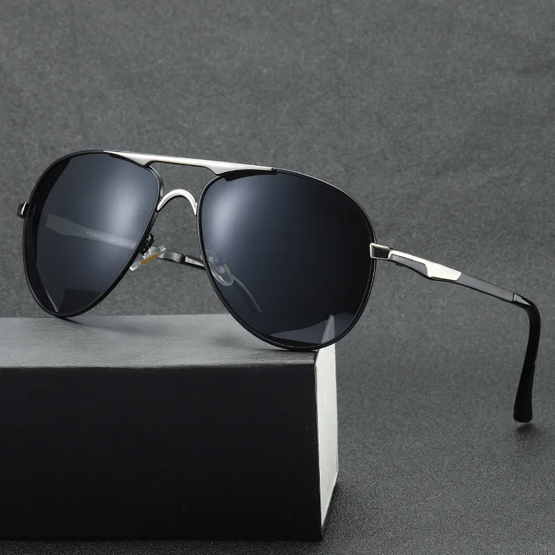 

DJXFZLO Classic Pilot Polarized Sunglasses Men Fashion Metal Sun Glasses Women Black Driving Eyeglasses Goggle UV400