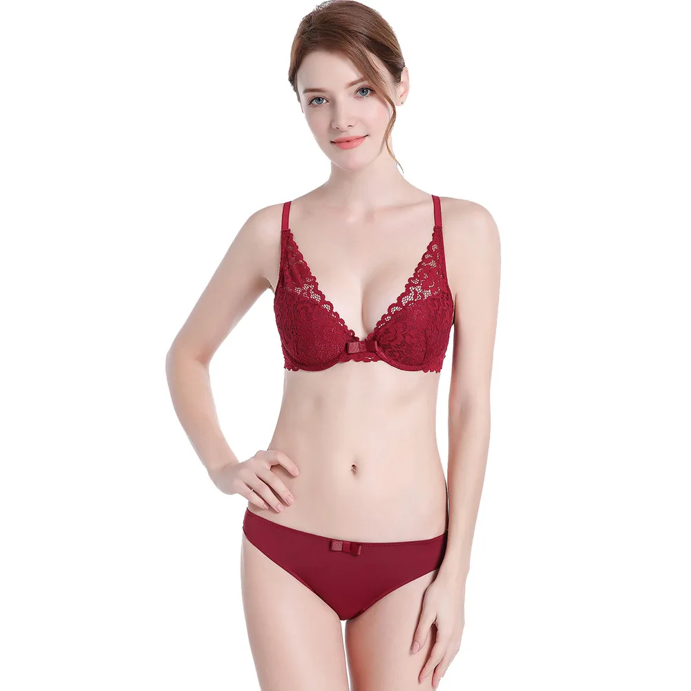 Комплект женского нижнего белья с глубоким V образным вырезом и чашками пуш