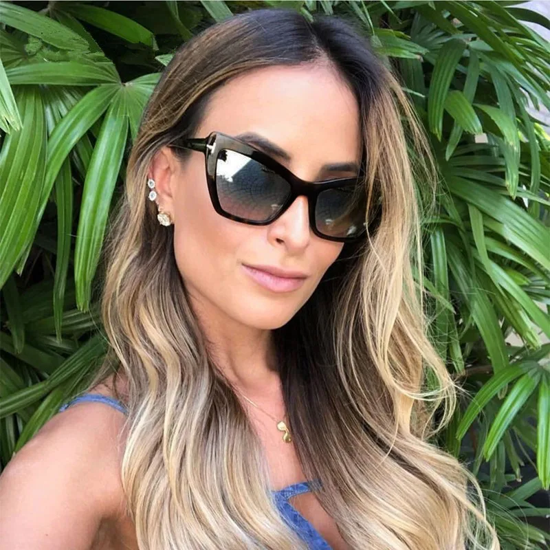 Женские солнцезащитные очки кошачий глаз большие дизайнерские с заклепками UV400