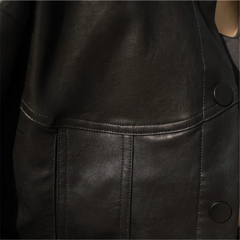 Женская укороченная куртка Sungtin однотонная черная белая из искусственной кожи