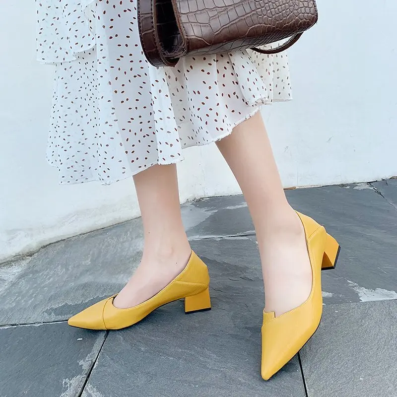 Новинка Тонкие туфли на низком каблуке в Корейском стиле Женские с острым носком