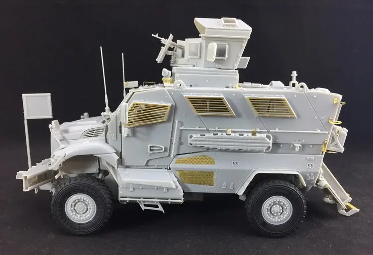 

BRONCO CB35142 1/35 Scale US M1224 MaxxPro Mine Resistant Ambush Protected Vehicle Toy Plastic Assembly Building Model Kit