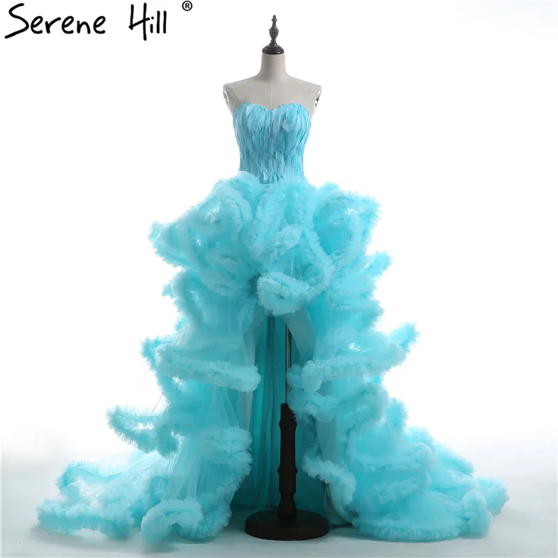 Настоящее Изображение облака длинный поезд роскошное перо высокое и низкое