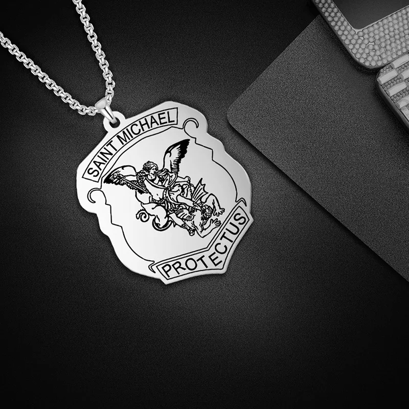 

Ladies Necklace Angel Pattern Stainless Steel Shield Pendant Cuban Chain Queen of Spades Unisex Titanium Steel Men's Necklace