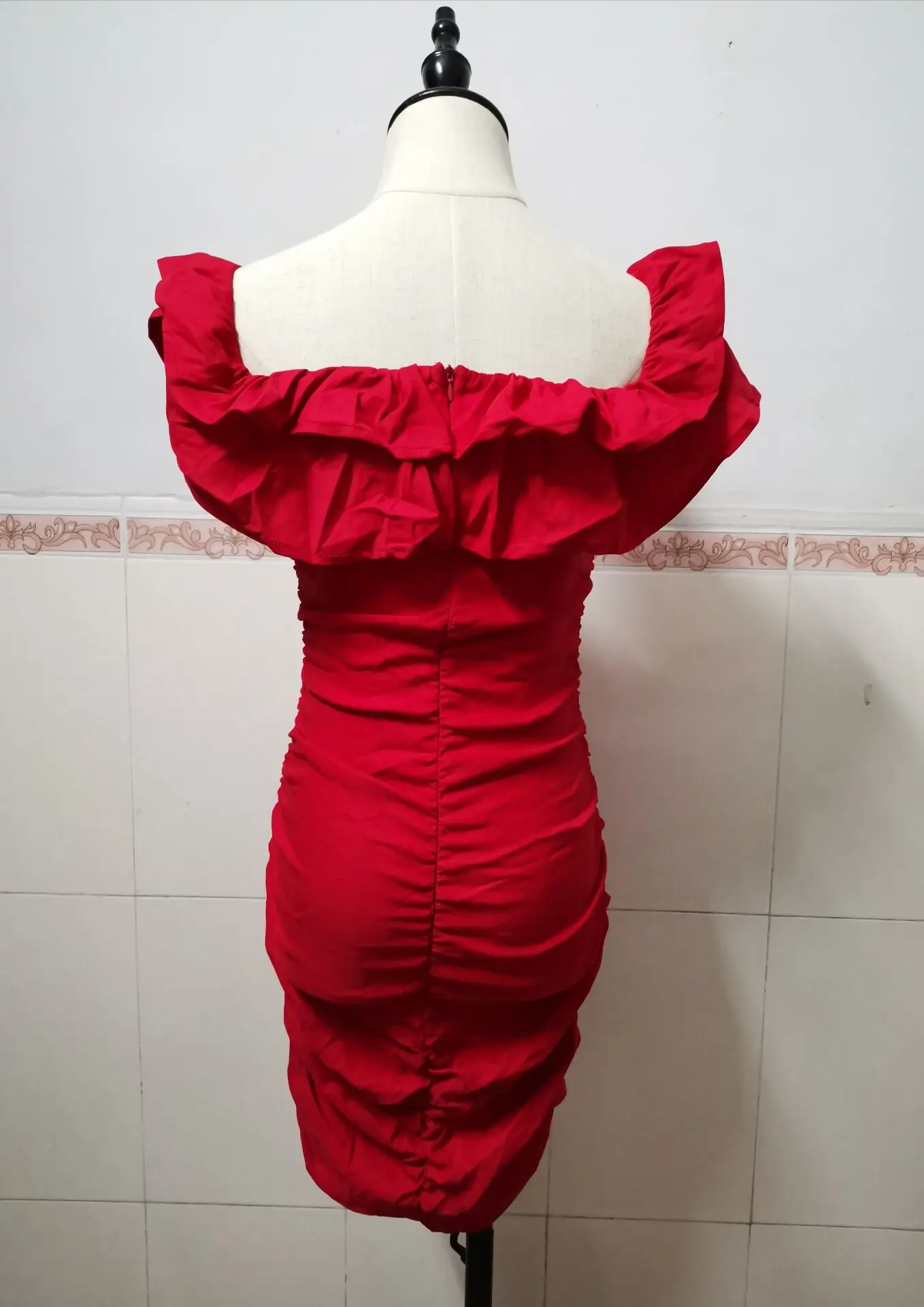 

2021 women's off-shoulder pleated layered ruffled skinny dress