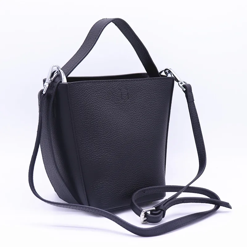 Designer Handbags Women Real Leather Fashion Shoulder Bags Lady High Quality Solid Bucket Bag Big Capacity Cowhide Tassel Tote