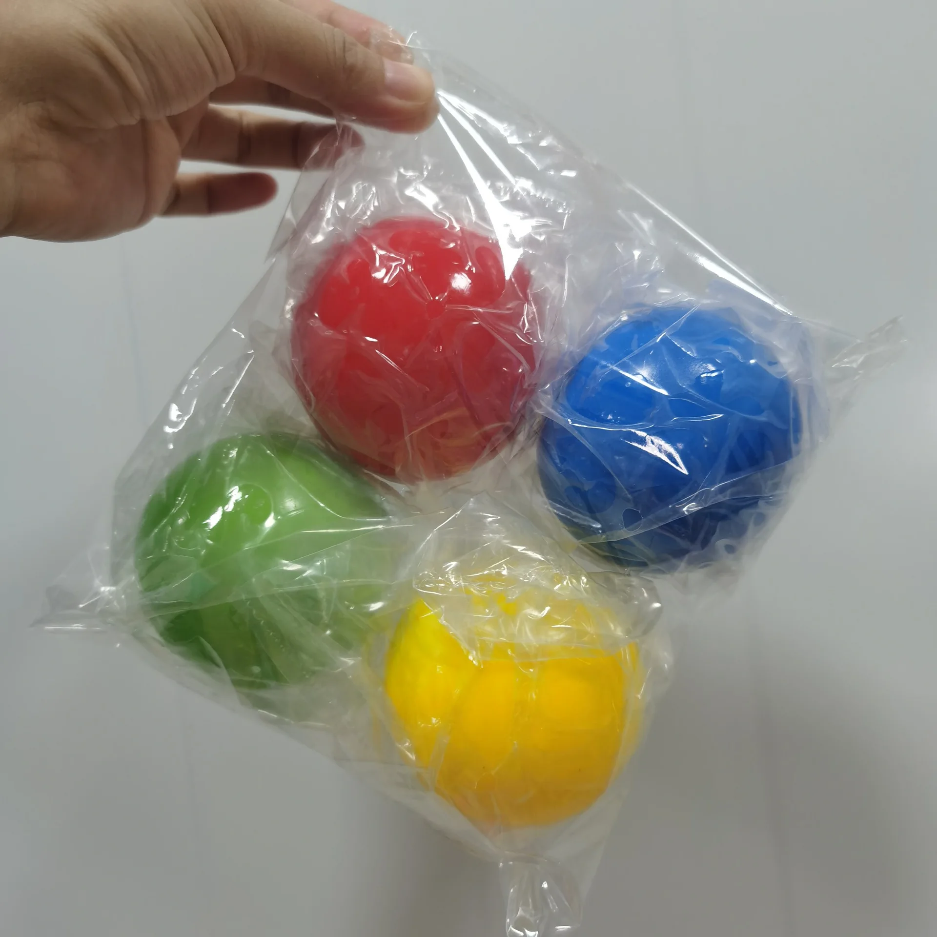 

4 Pcs luminescent Sticky Balls Throw At Ceiling Glowing Globbles Fidget Toy Stress Ball Decompression Throw Novelty Kids Gift