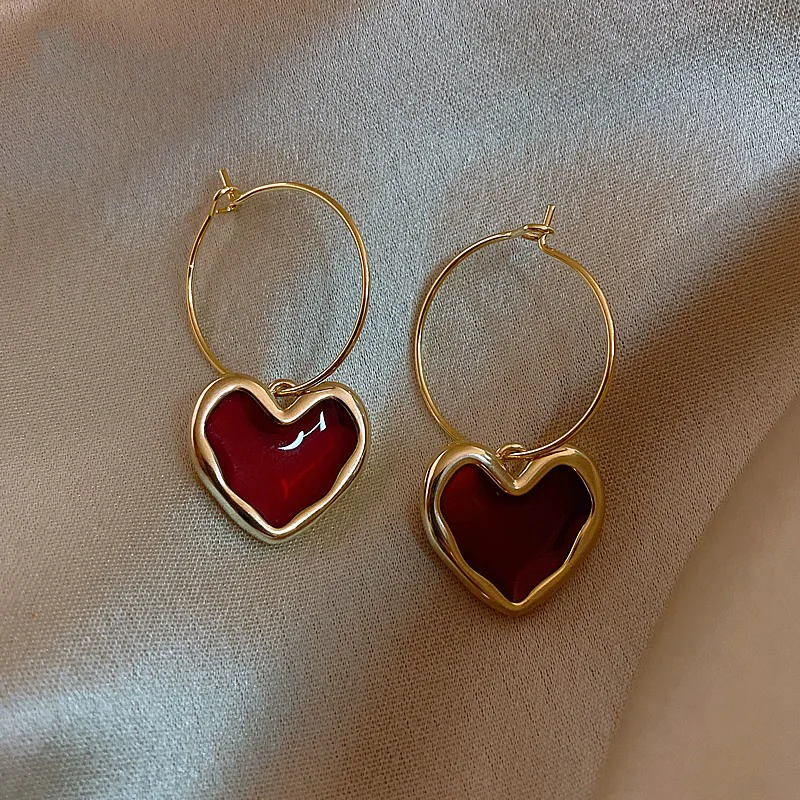

Vintage Fashion Red Enamel Heart Hoop Earrings For Women Sweet Peach Heart Gold Color Metal Hook Earring Girl Party Jewelry Gift