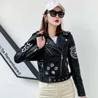 Куртка женская кожаная из искусственной кожи, Черная байкерская куртка на молнии с заклепками и эполетами, с принтом, Осень-зима 2021